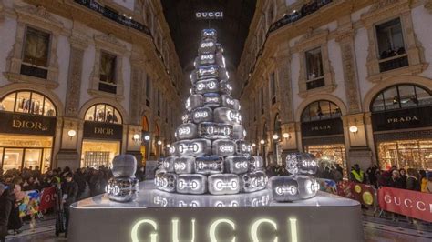 gucci albero milano|Perché l’albero di Gucci in Galleria a Milano sta.